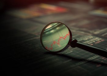 FNCMX-or-QQQ-Which-ETF-is-Best-for-Your-Portfolio-1