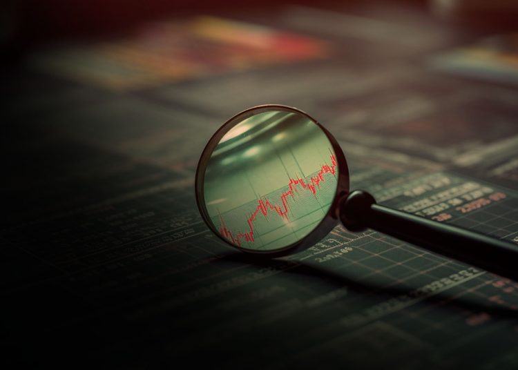 FNCMX-or-QQQ-Which-ETF-is-Best-for-Your-Portfolio-1