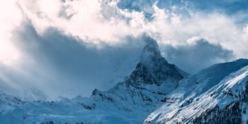 Avalanche (AVAX) Rallies On Fed Rate Cut, DeFi Growth Boosts Long-Term Outlook