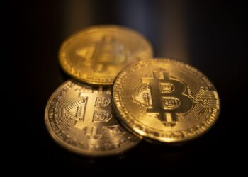 Bitcoin Investors Quiver As Accumulation Trend Nears Zero