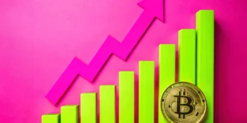 No Sell-off Needed? Bitcoin Whales Buy Big While Some Hold tight