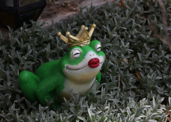 PEPE Faces Key Support Test At $0.00000589