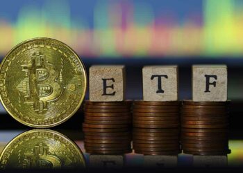 US Spot Bitcoin ETFs Open Q4 2024 With $300 Million Weekly Outflows
