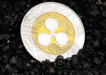 XRP Below $1? Not Happening, Claims Millionaire Analyst