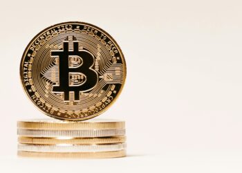 Bitcoin Bet For Amazon? 5% Stake Proposal Raises Eyebrows