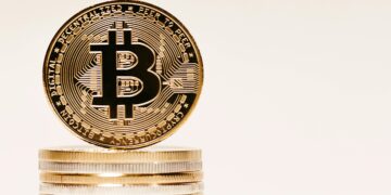 Bitcoin Bet For Amazon? 5% Stake Proposal Raises Eyebrows