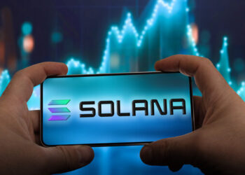 Solana Dips Below $194 – A Continued Consolidation In Sight?